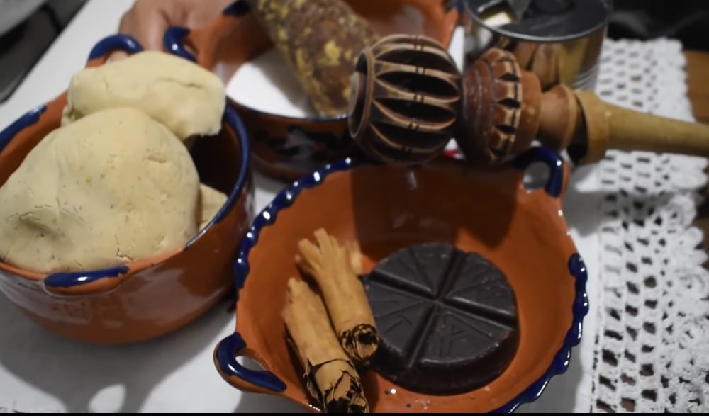 Champurrado con chocolate abuelita, ingredientes