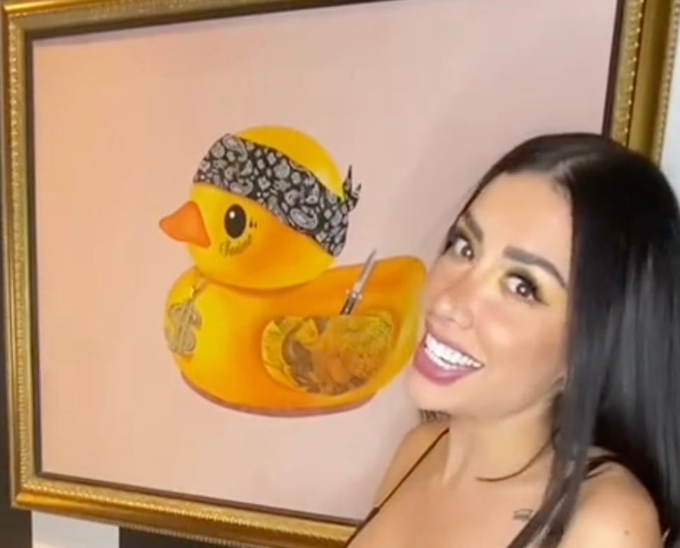 Karime Pindter muestra su colección de patos de hule