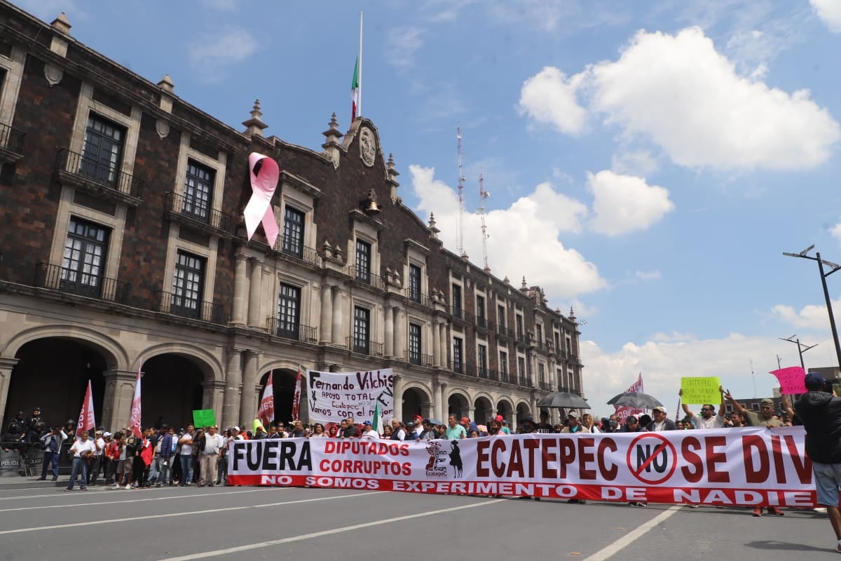 Fernando Vilchis marcha junto a miles de ciudadanos en Toluca para defender el territorio de Ecatepec