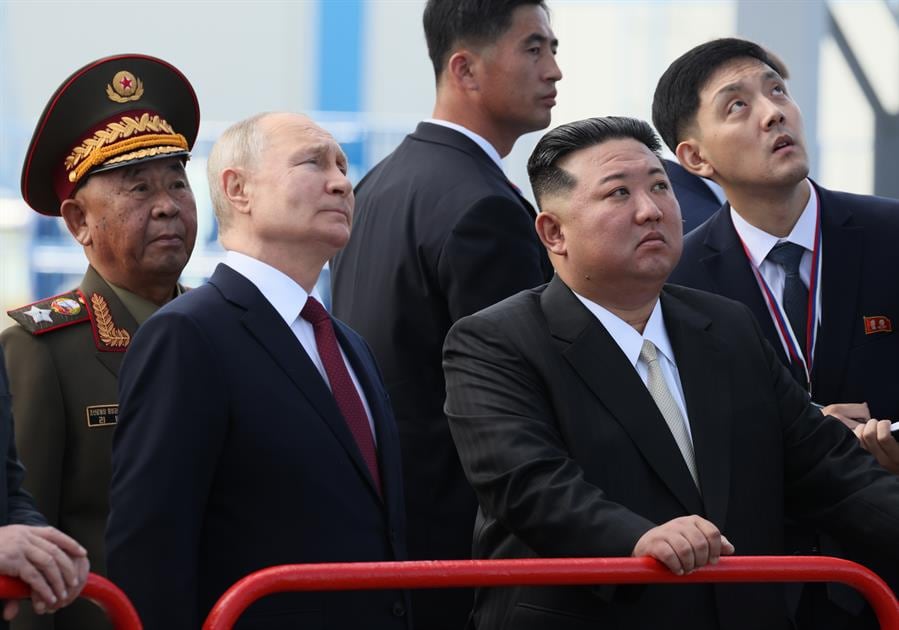 Vladimir Putin regala coche de lujo a Kim-Jong