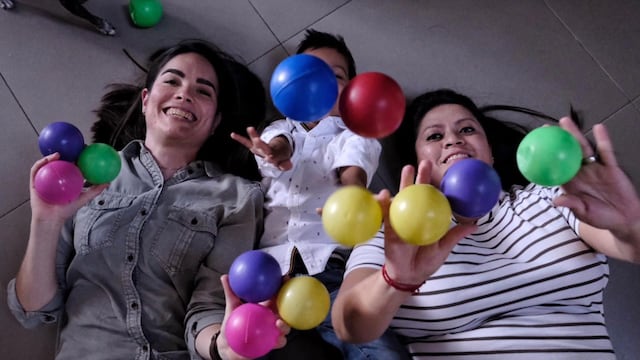 Palmira y Gabriela con su hijo