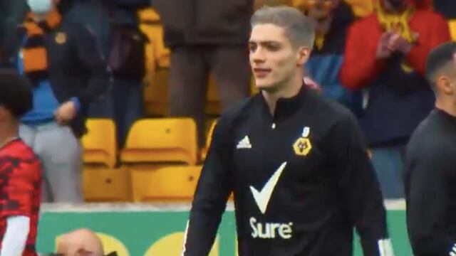 Raúl Jiménez fue ovacionado por la afición de los Wolves