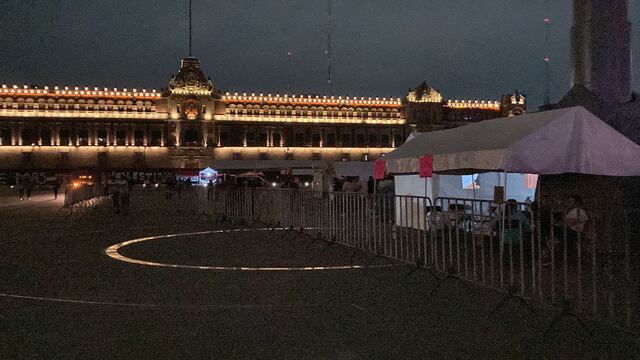 Dividen con vallas el Zócalo por campamento de la CNTE