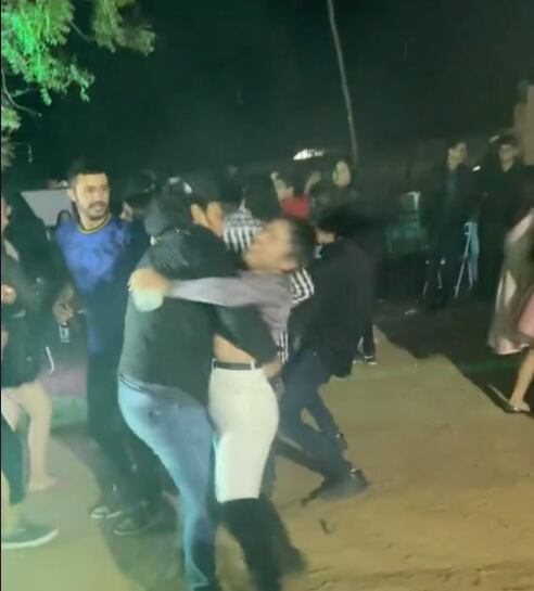 Pareja baila la quebradora