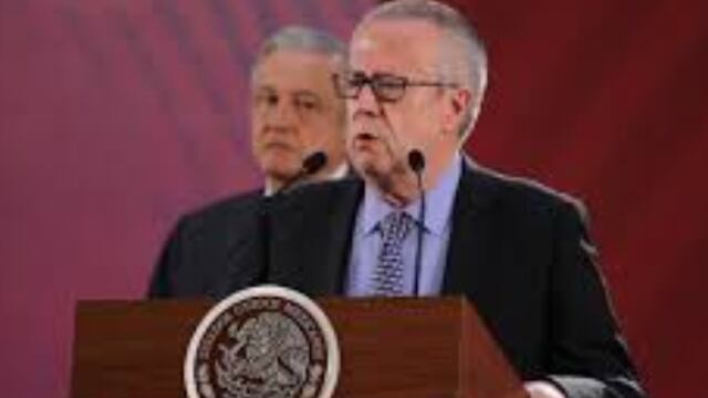 Urzúa es una persona letrada, docto en materia económica y financiera, y con experiencia en la administración pública.