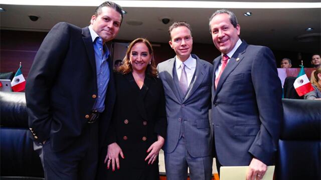 El senador por el Partido Verde, Manuel Velasco Coello tuvo una cálida recepción a su arribo al Senado de la República.