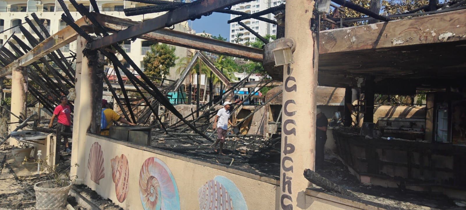 Restaurante La Cabaña en Acapulco es incendiado