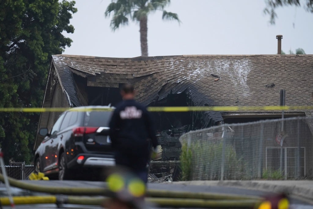 Avioneta se estrella en vecindario de San Diego