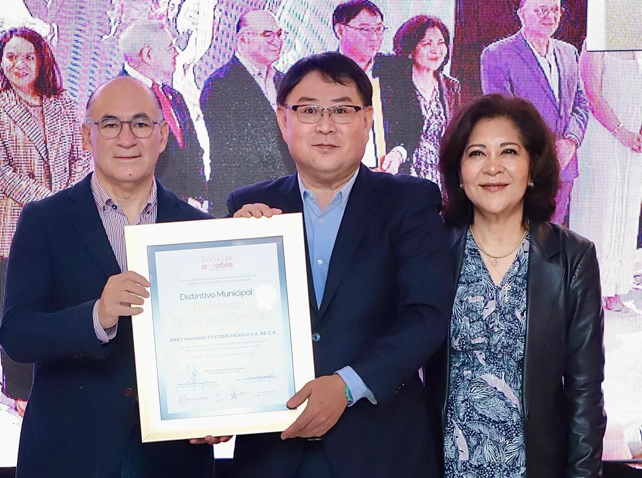 DIF Municipal reconoce a 46 empresas con el Distintivo Balance Trabajo-Familia en SLP.