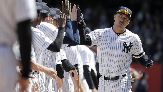 Stanton celebrando el triunfo de los Yankees