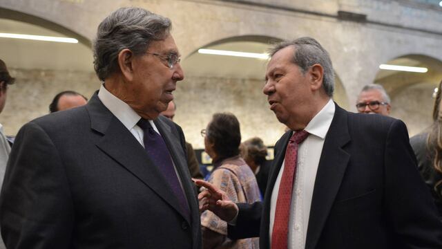 Cuauhtémoc Cárdenas y Porfirio Muñoz Ledo, miembros del grupo encargado de redactar la Constitución de la Ciudad de México.