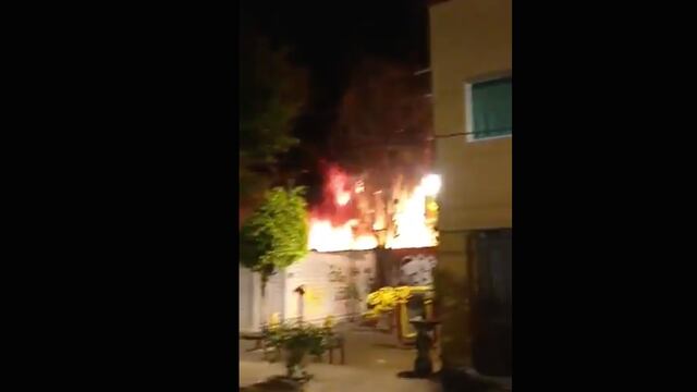 Incendio de deposito de autos en Coyoacán