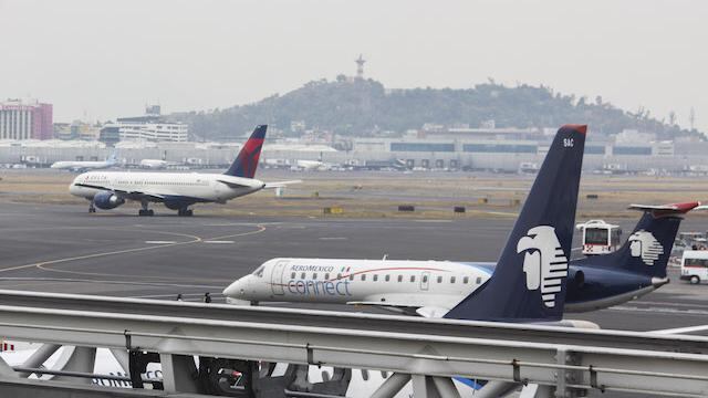Avión de Aeroméxico en el AICM.