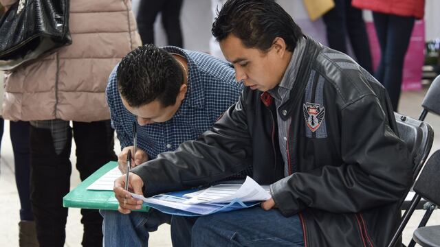 Solicitantes de empleo. Vacantes en Segob con salario de hasta 100 mil pesos.