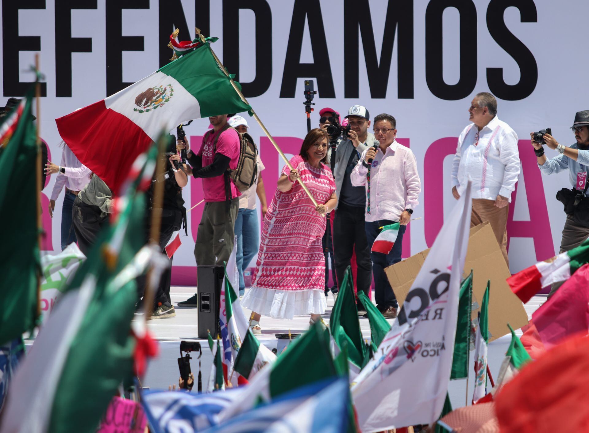 Discurso de Xóchitl Gálvez en el Zócalo con la Marea Rosa