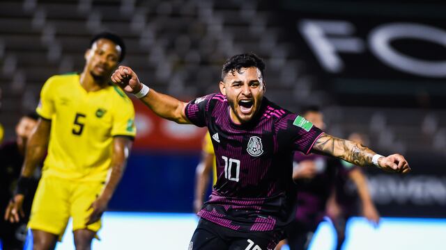 Alexis Vega celebra gol con la Selección de futbol de México