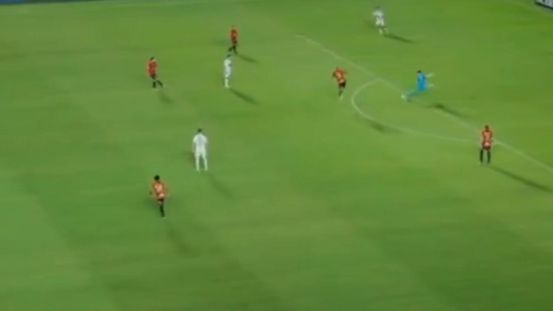 El Kevin Mier brasileño existe: El insólito y ridículo gol provocado por el portero del Santos
