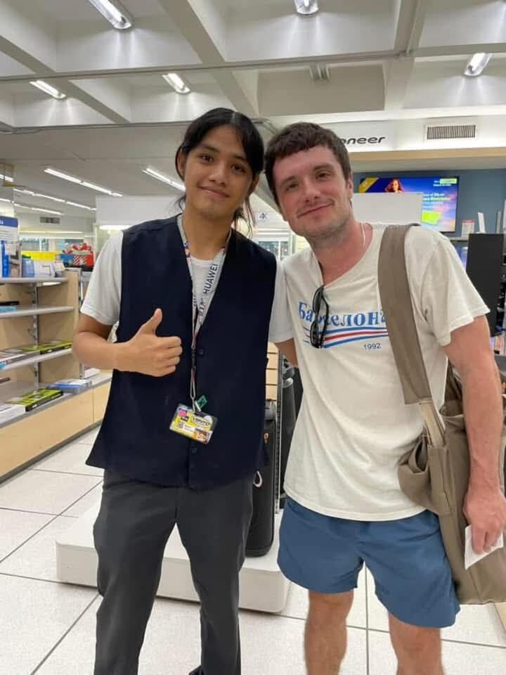 Josh Hutcherson fue visto en un Coppel de México