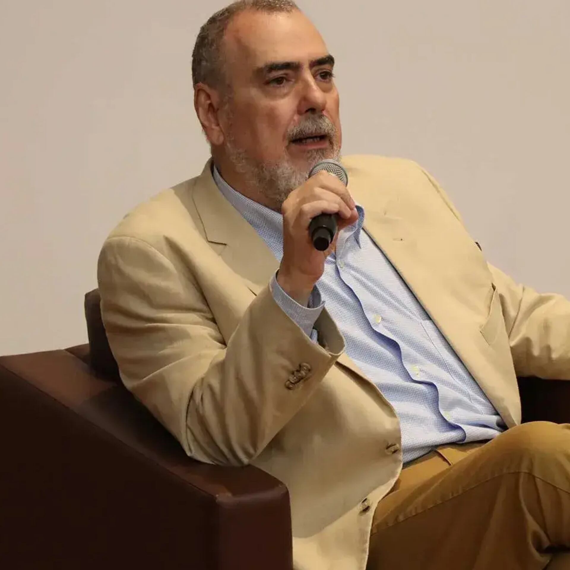 Las redes oficialistas contra Paco Calderón