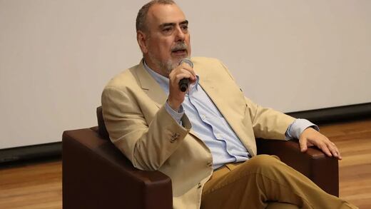 Las redes oficialistas contra Paco Calderón