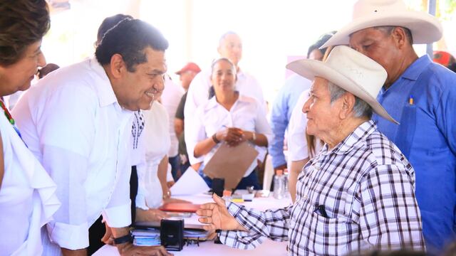 Javier May presentó Pescando Vida en Jonuta
