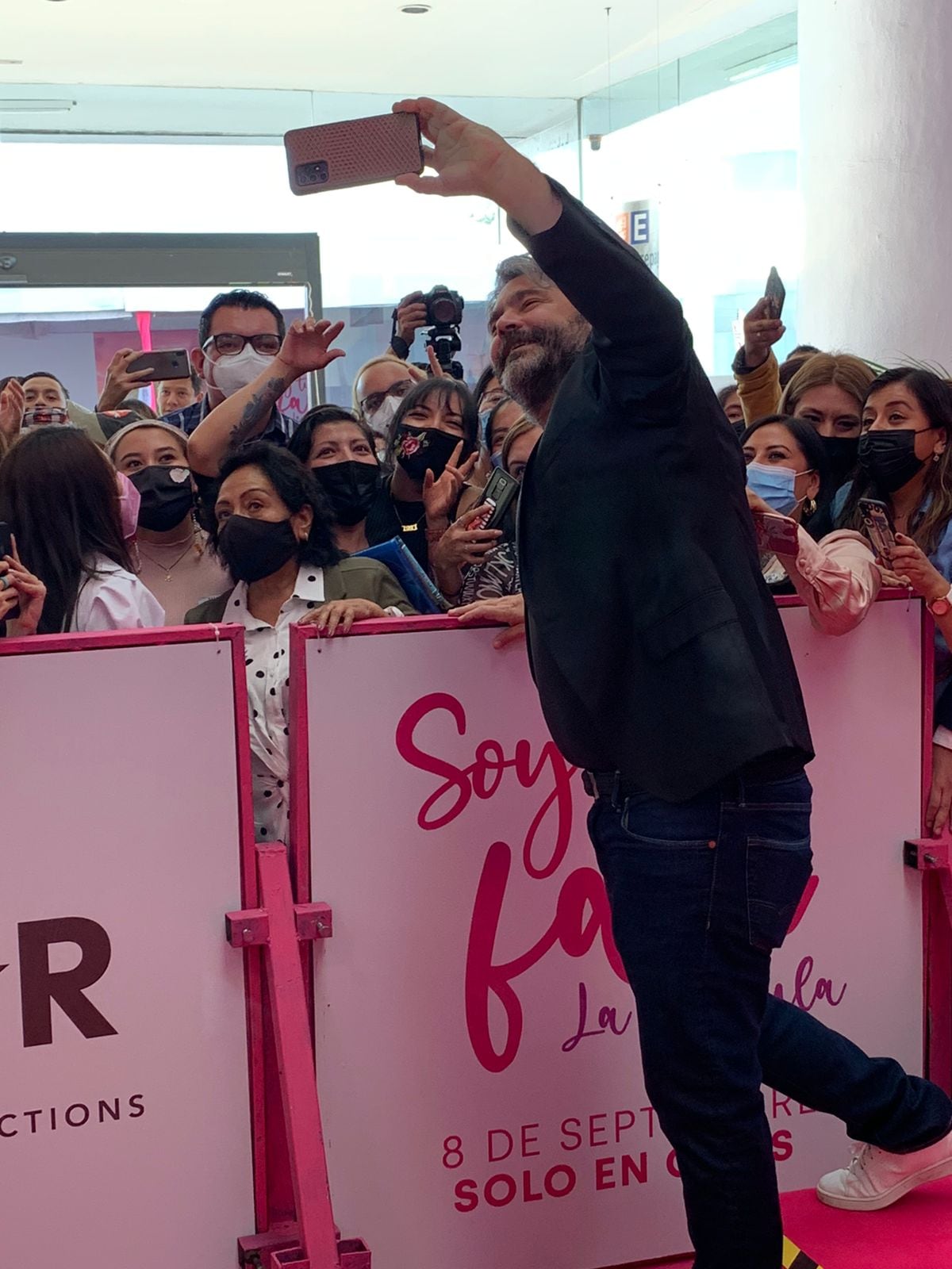 Martín Altomaro, alfombra rosa de Soy tu fan la película