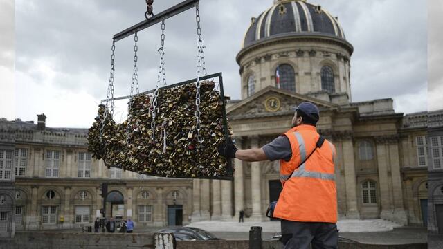 Retiran los candados del amor que amenazaban el Pont des Arts de París