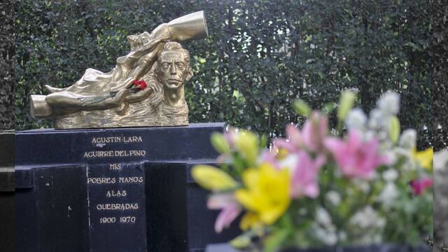 Informó que al llegar, agentes de gobernación la estaban esperando, y fueron quienes se encargaron de poner el busto del músico en custodia.
