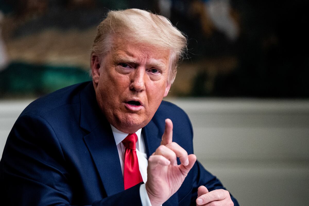 Donald Trump acusa al FBI de robarle sus pasaportes