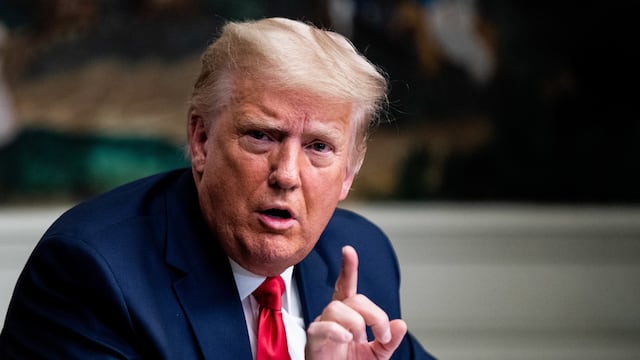 Donald Trump acusa al FBI de robarle sus pasaportes