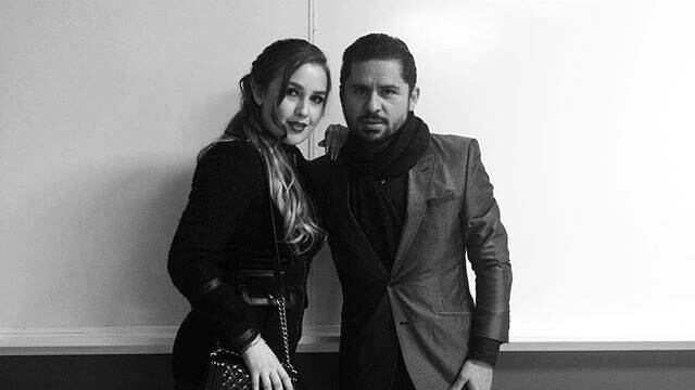 Larry Hernández y esposa