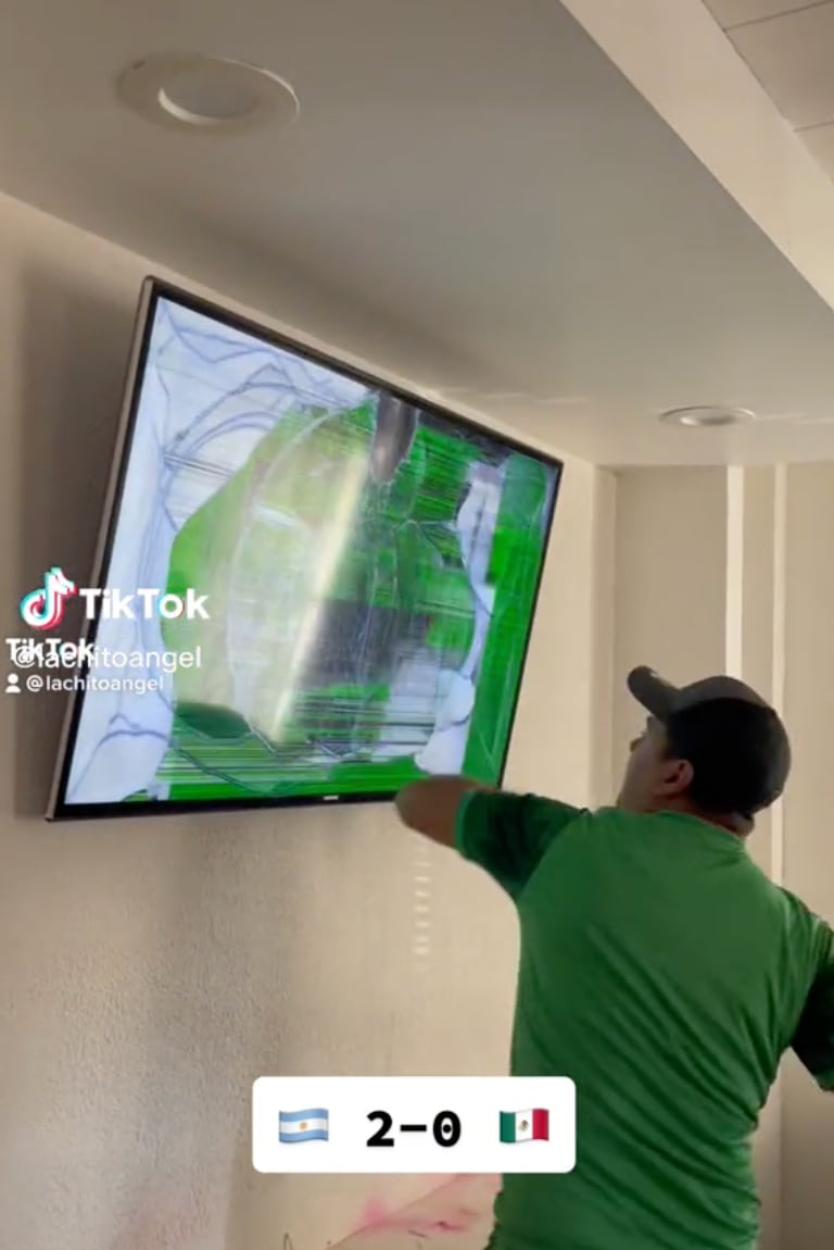 Aficionado sale de control y destruye su tele