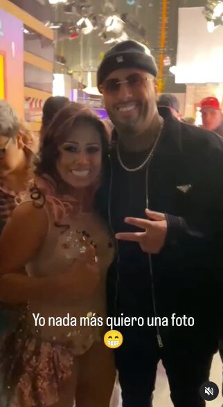 Toñita saca su lado fan e impacta a Nicky Jam.