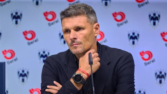 Fernando Ortiz en su presentación con Rayados de Monterrey.