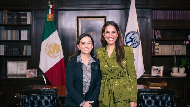 Libia Dennise García Muñoz Ledo y Liz Esparza