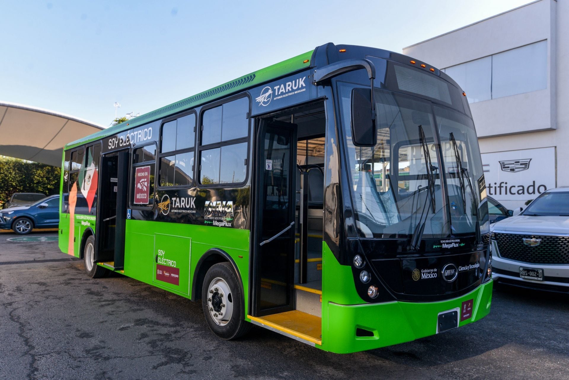 Estados Unidos pide a México 20 mil autobuses Taruk