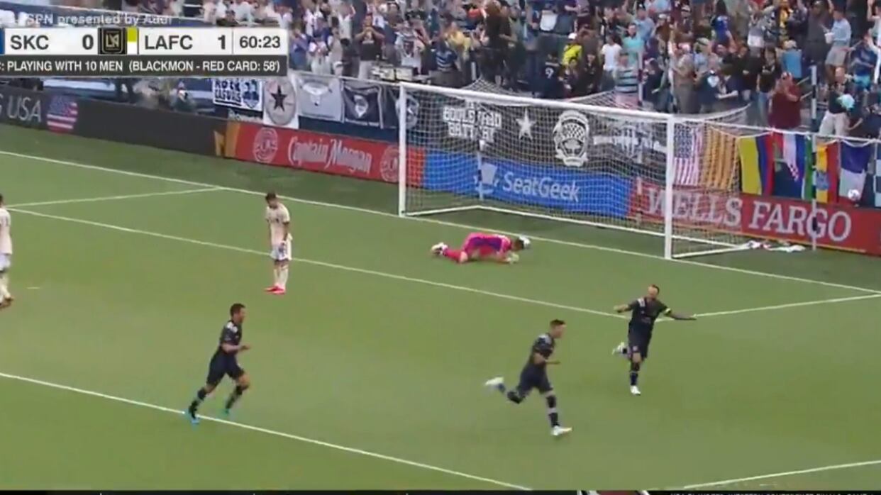 Alan Pulido marca golazo con el Sporting Kansas City