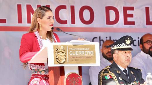 Evelyn Salgado encabeza desfile por los 213 años de la Independencia de México