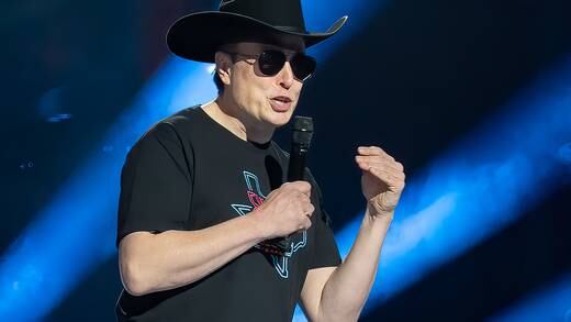 Elon Musk hace oficial la compra de Twitter y plantea una revolución en internet