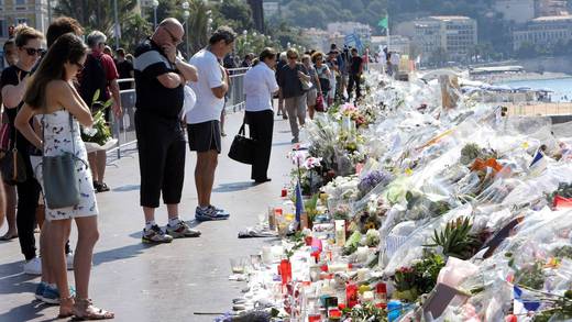 Familiares de víctimas de ataque en Niza denunciará al Estado francés