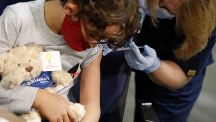 Niños se vacunan contra el Covid-19