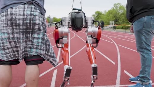 Robot impone nuevo récord de velocidad en 100 metros lisos (VIDEO)