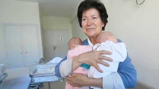 Madre de 69 años quiere cuidar a sus gemelos; le quitan la custodia